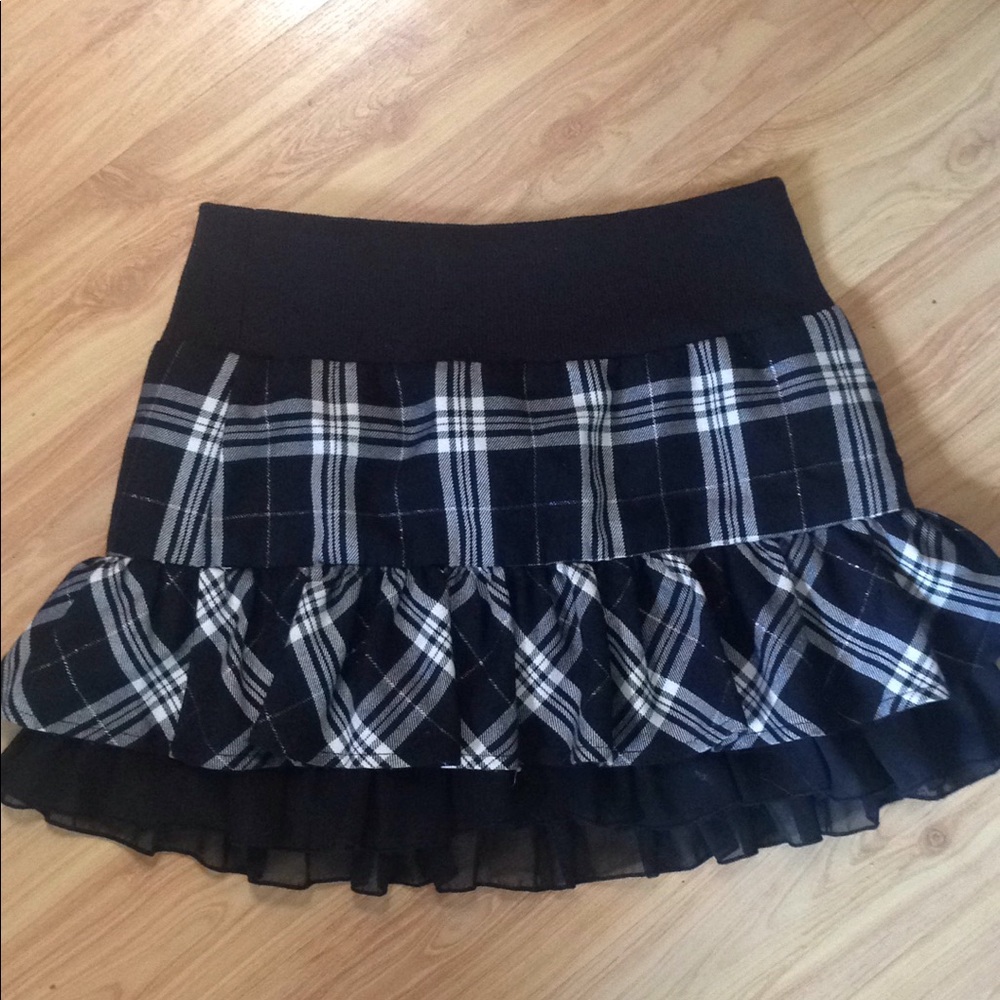 Cute plaid skirt!